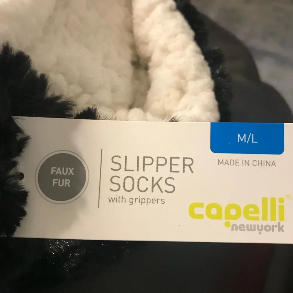 New 2 Pairs CAPELLI Faux Fur Pull-on Slipper Socks with Grippers size M/L NWT